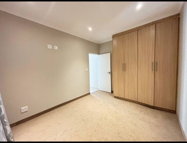2 BEDROOM APARTMENT FOR SALE IN UMHLANGA RIDGE